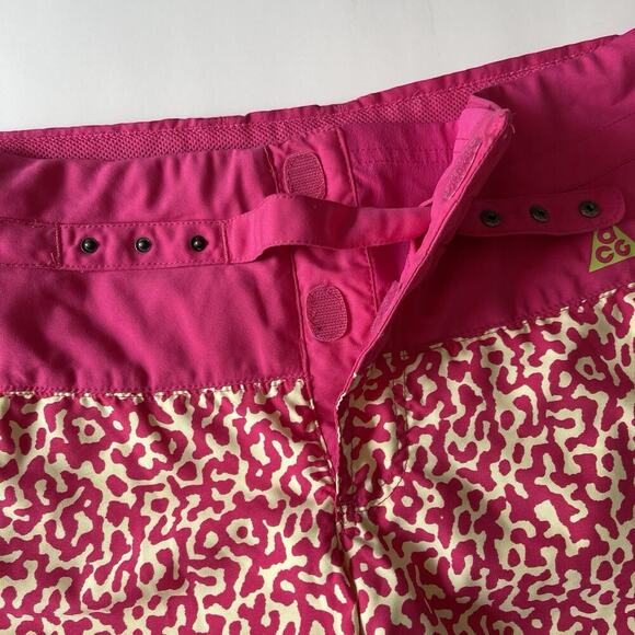 Vintage Nike ACG Swim Shorts Size 12 Pink All Over Print Beach Outdoor - Picture 5 of 6